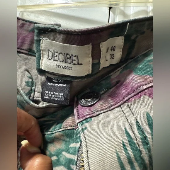 Decibel Dry Goods Floral Cargo Pants (Men’s 40x32) - Picture 2 of 3